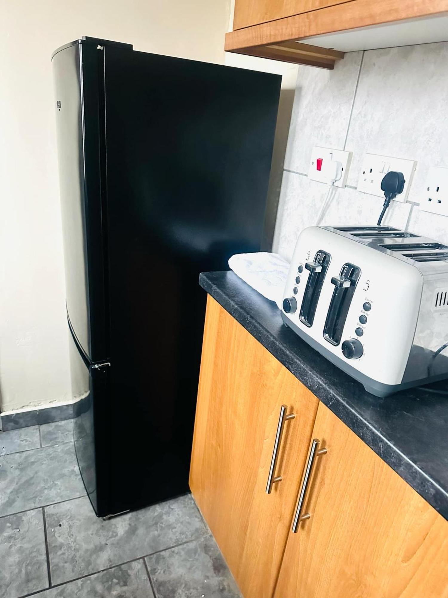 Three Bedroom House Lincoln 10 Mins Walk To Brayford Wharf And Free Parking Apartment *