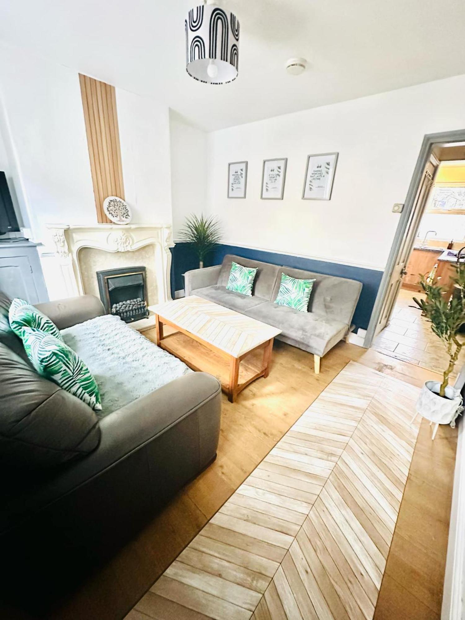 Three Bedroom House Lincoln 10 Mins Walk To Brayford Wharf And Free Parking Apartment *