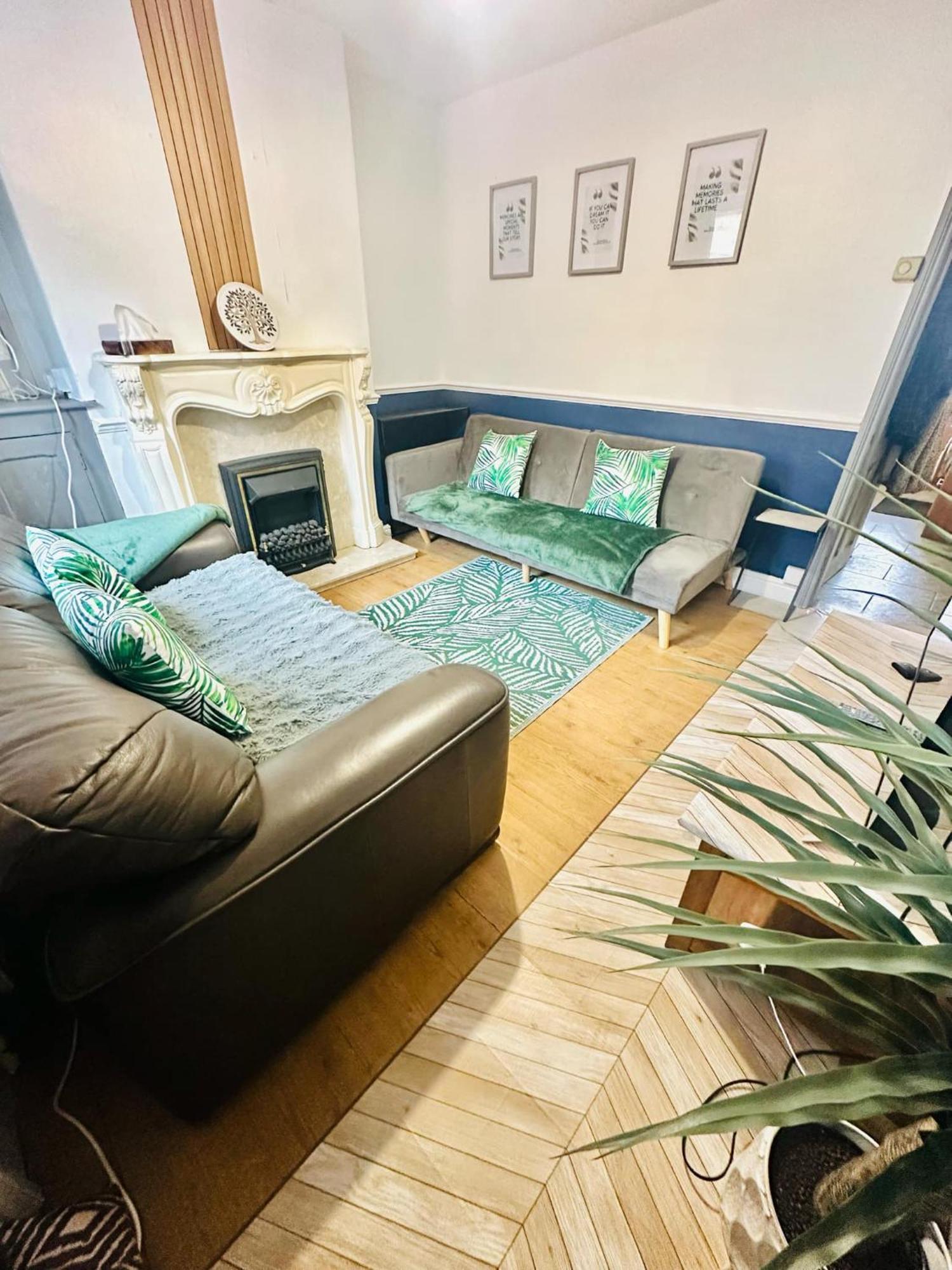 Three Bedroom House Lincoln 10 Mins Walk To Brayford Wharf And Free Parking Lincoln
