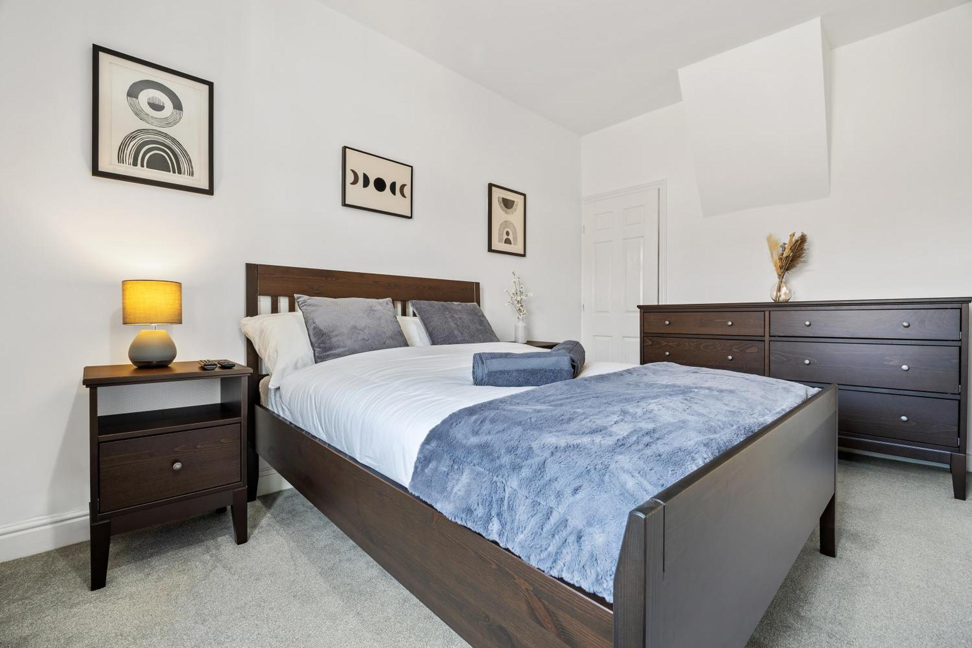 Perfect For Business & Families With Free Parking And Fast Wi-fi Apartment *