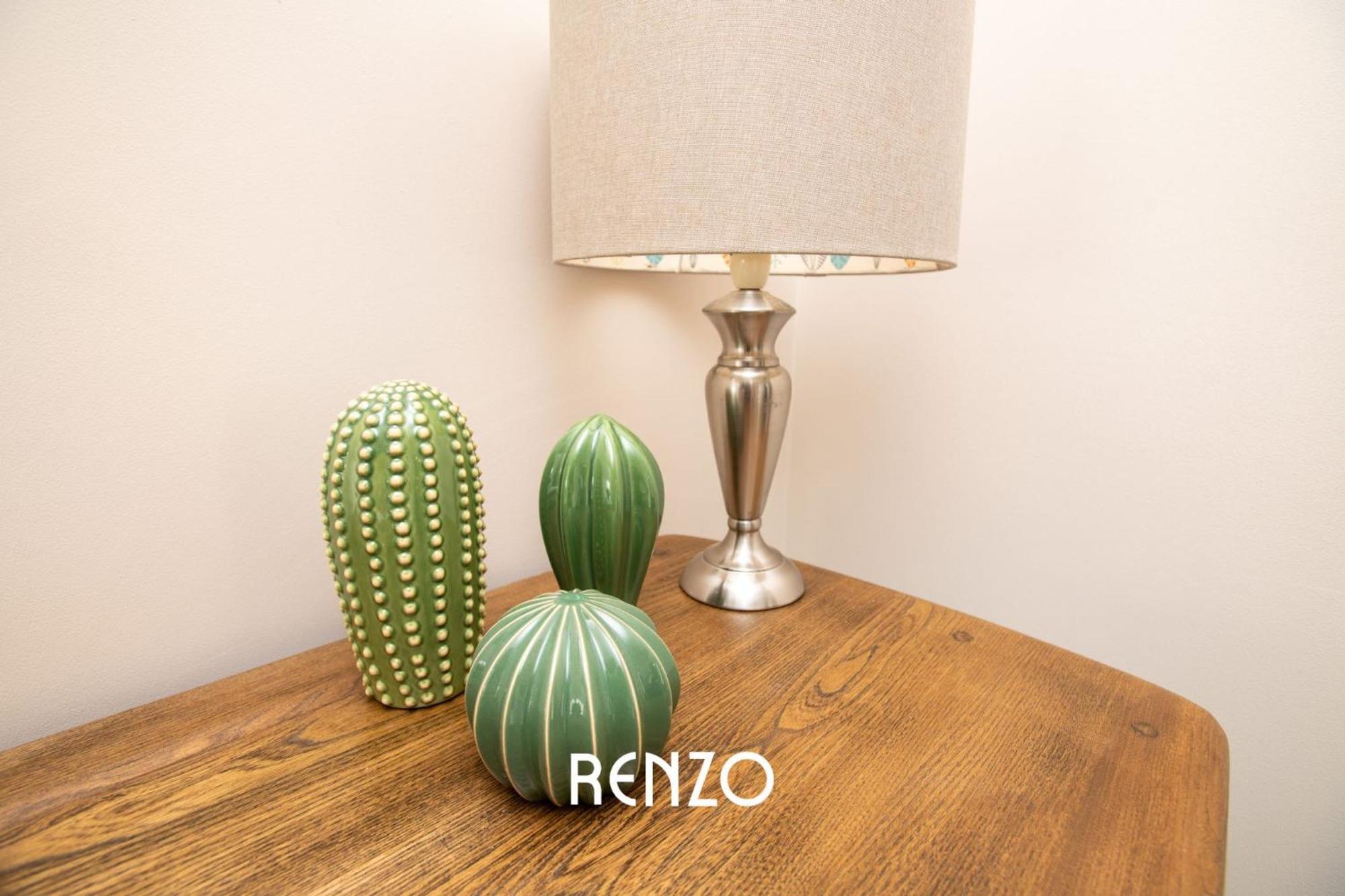Apartment Bright And Warm 3-beds In By Renzo, Driveway Parking, Sleeps 6! *
