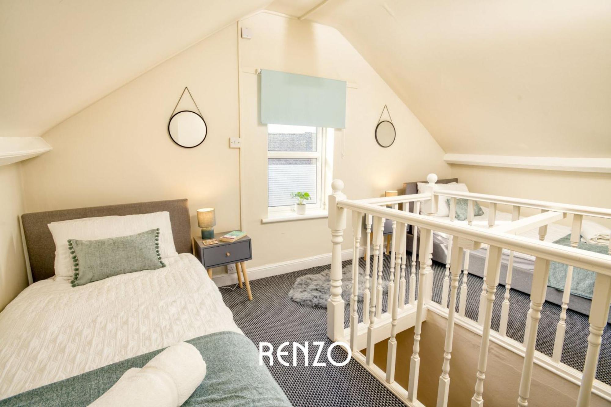Apartment Bright And Warm 3-beds In By Renzo, Driveway Parking, Sleeps 6! Lincoln