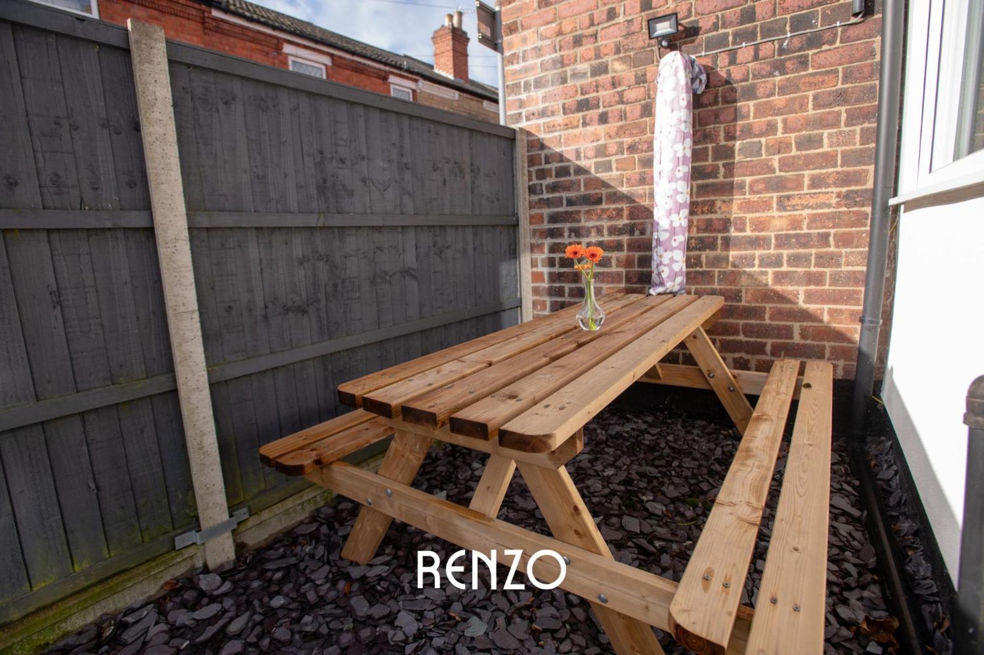 Bright And Warm 3-beds In By Renzo, Driveway Parking, Sleeps 6! * Lincoln