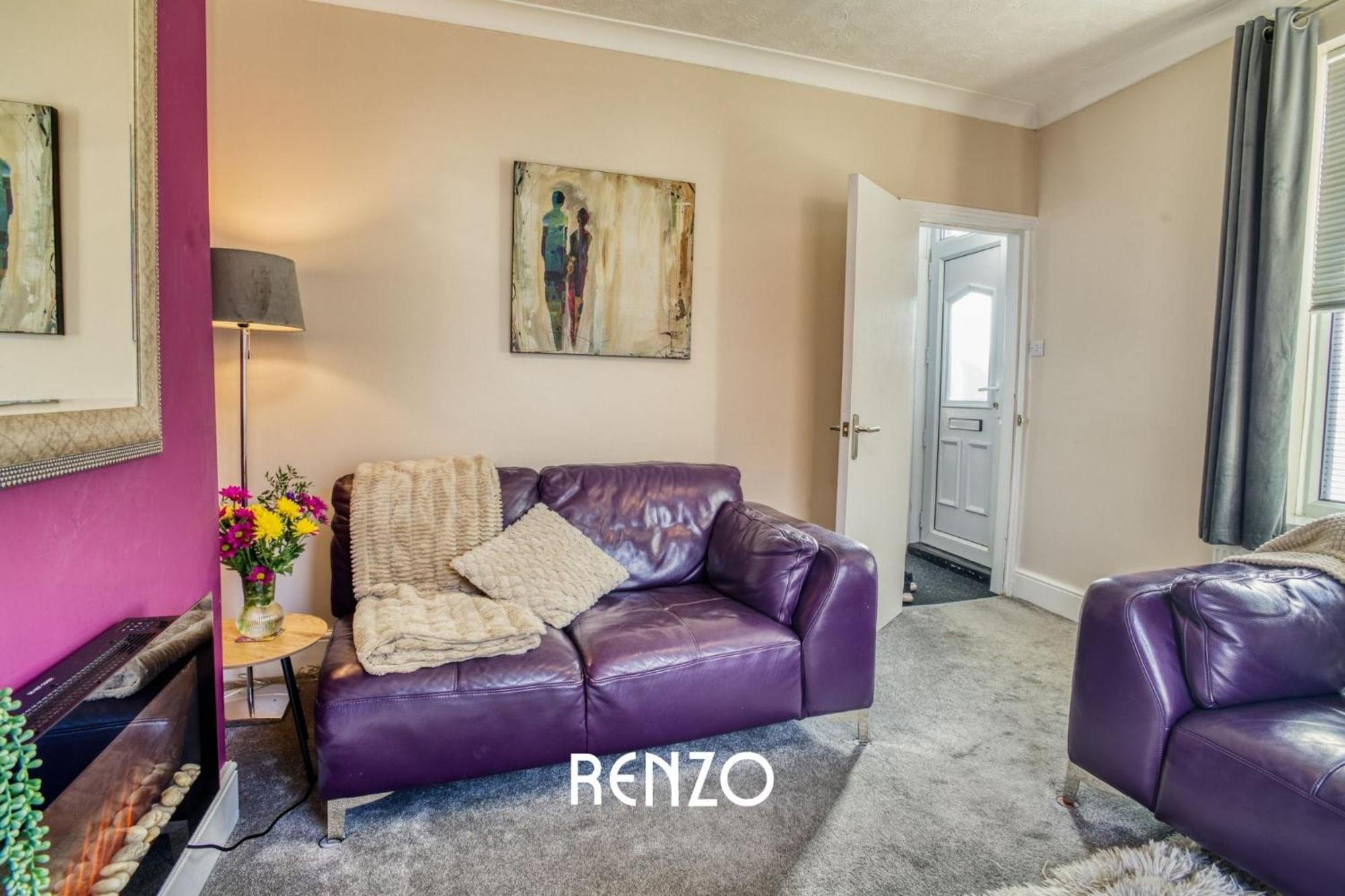 Bright And Warm 3-beds In By Renzo, Driveway Parking, Sleeps 6! Apartment *