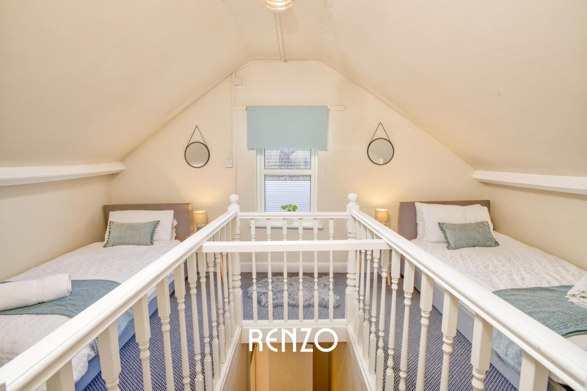 Apartment Bright And Warm 3-beds In By Renzo, Driveway Parking, Sleeps 6! Lincoln