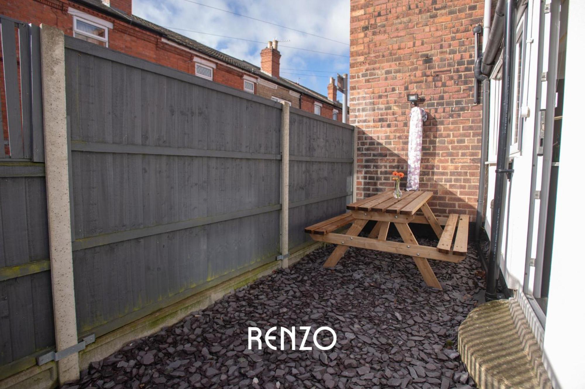 Bright And Warm 3-beds In By Renzo, Driveway Parking, Sleeps 6! Apartment *
