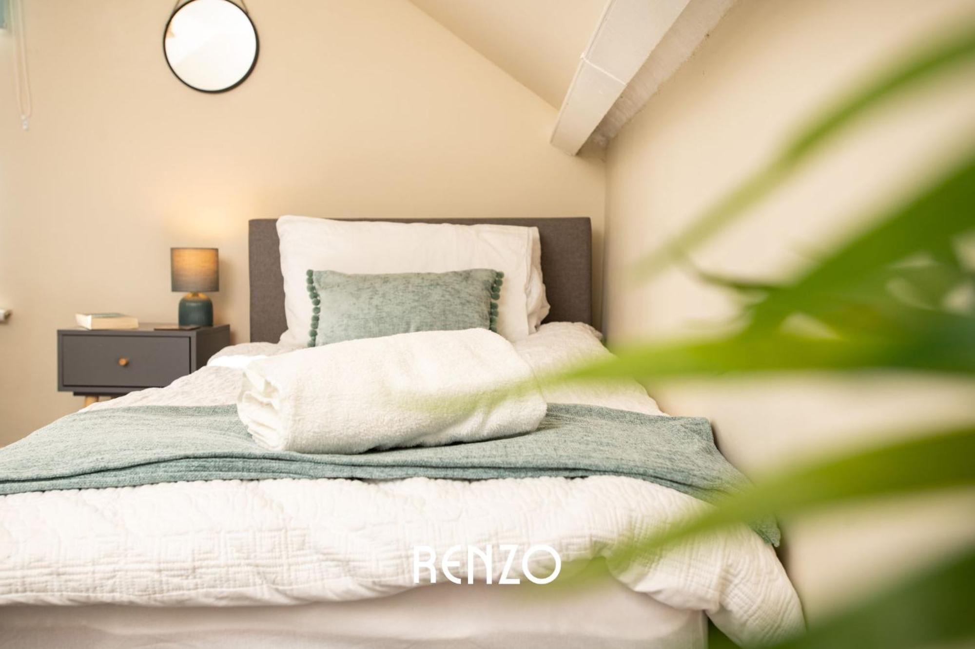 Bright And Warm 3-beds In By Renzo, Driveway Parking, Sleeps 6! Apartment Lincoln