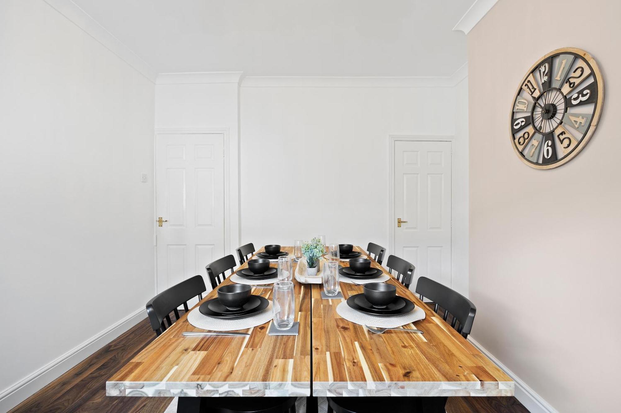 Perfect For Business & Families With Free Parking And Fast Wi-fi *