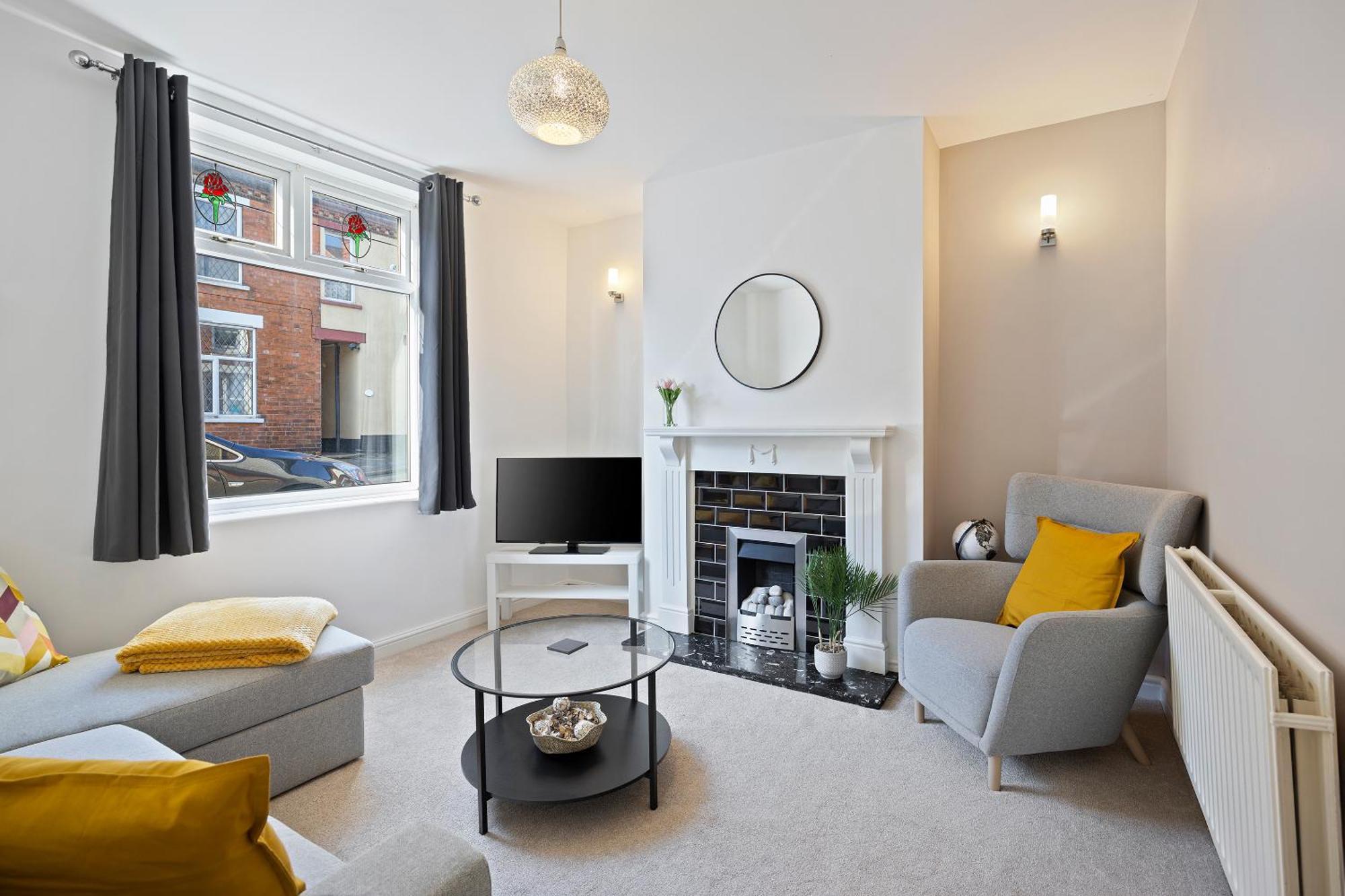 Perfect Home For Business & Leisure With Free Parking And Fast Wi-Fi *