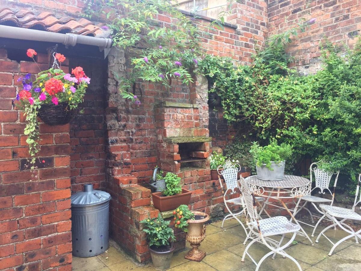 Charming Victorian Terrace, Near Castle Holiday home