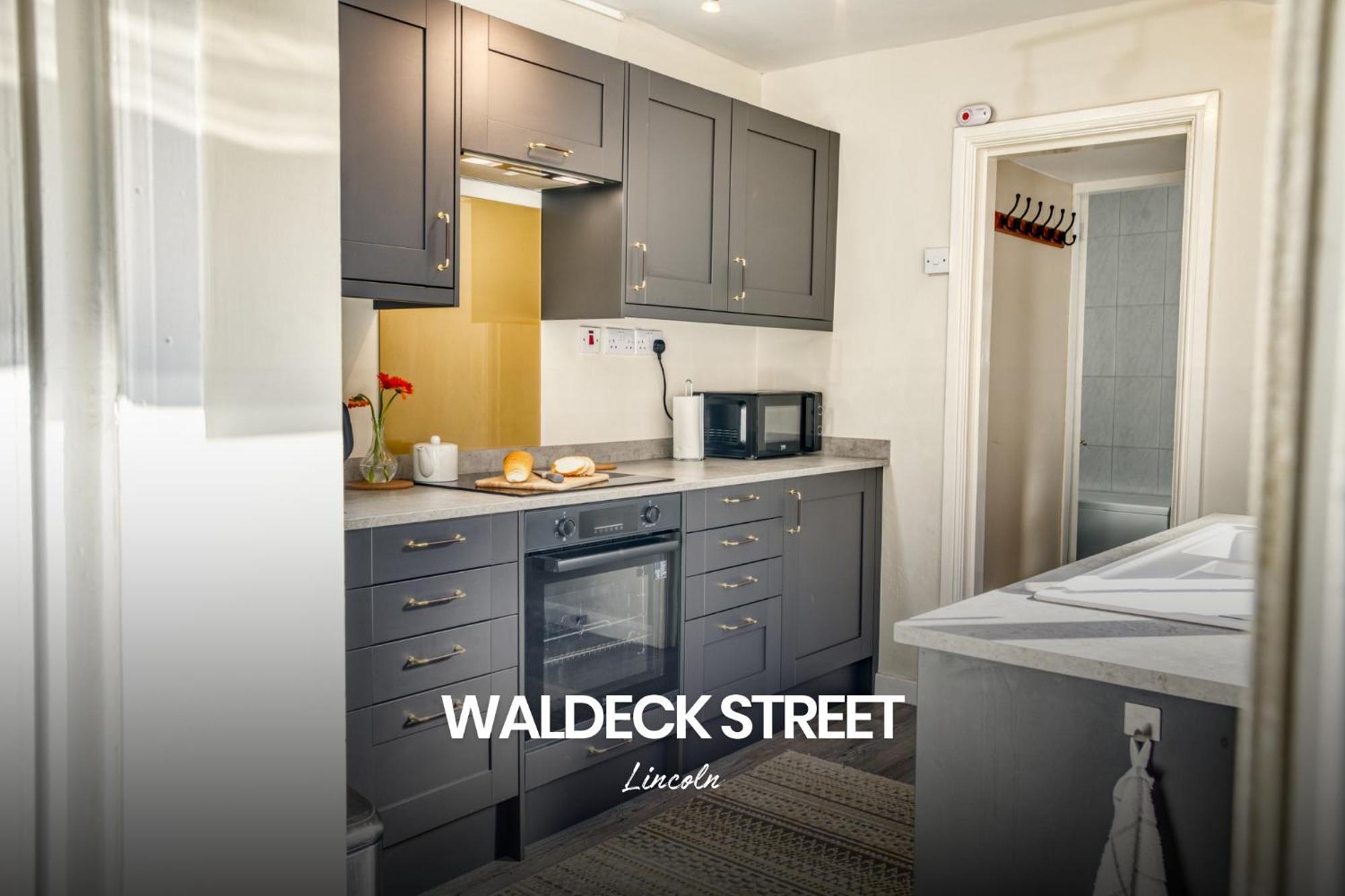 Bright And Warm 3-beds In By Renzo, Driveway Parking, Sleeps 6! * Lincoln