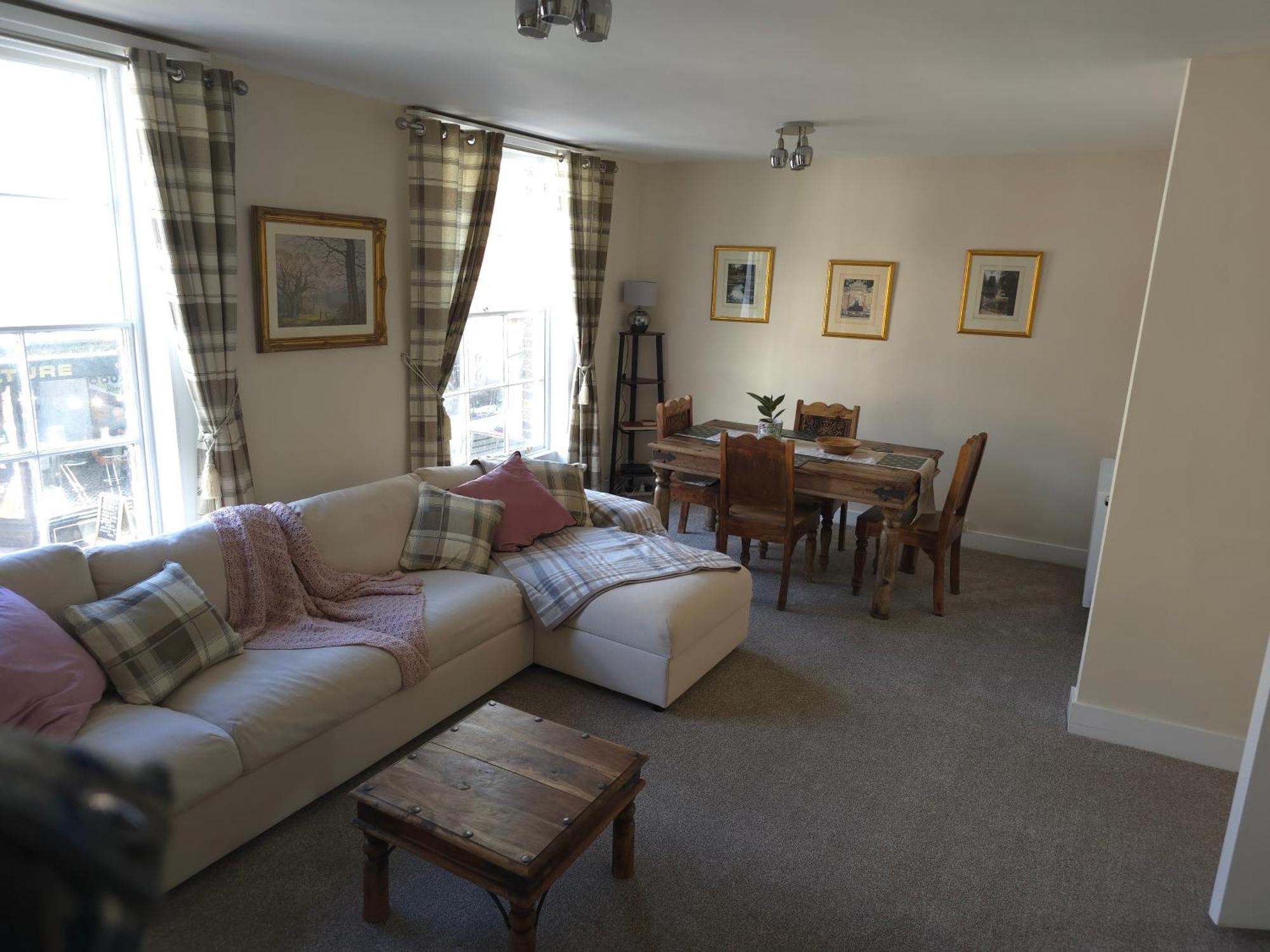 Madje's In Historic Uphill Apartment Lincoln