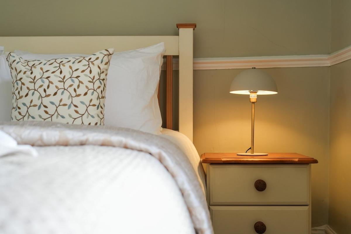 Charming Cosy Great Location *