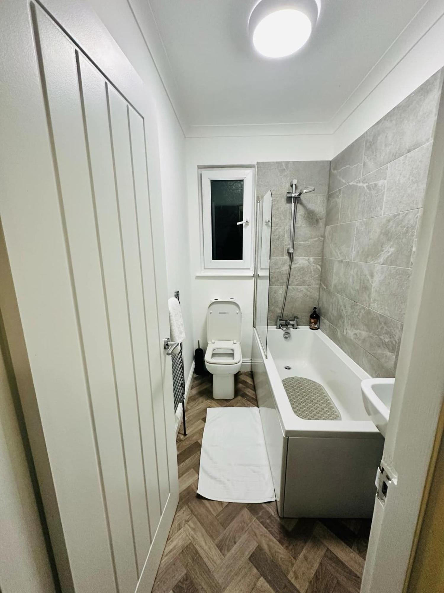 Apartamento Spacious 2 Bedroom House, Parking And Less Than 10 Mins Walk To Brayford Wharf