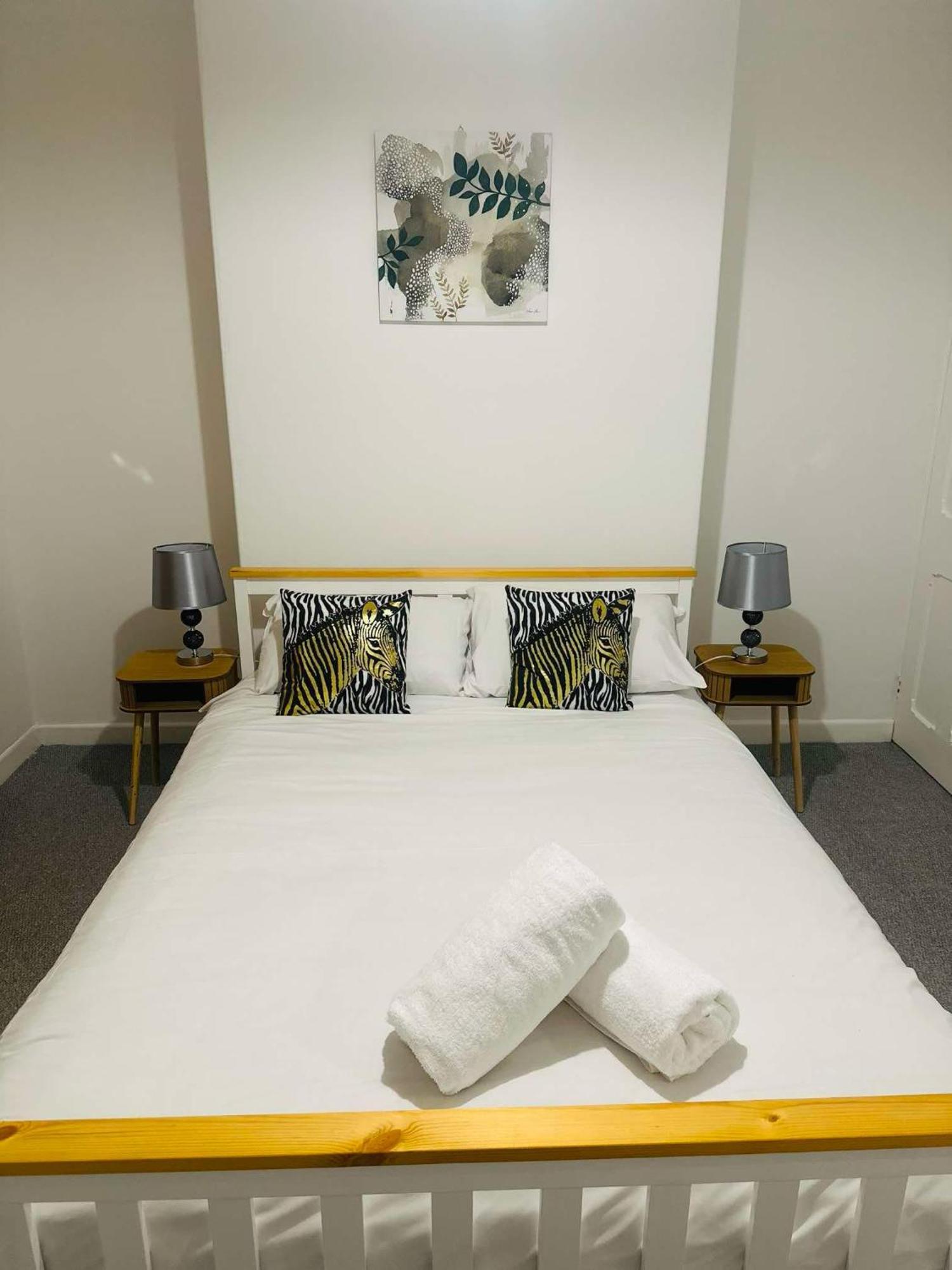 Spacious 2 Bedroom House, Parking And Less Than 10 Mins Walk To Brayford Wharf Apartamento