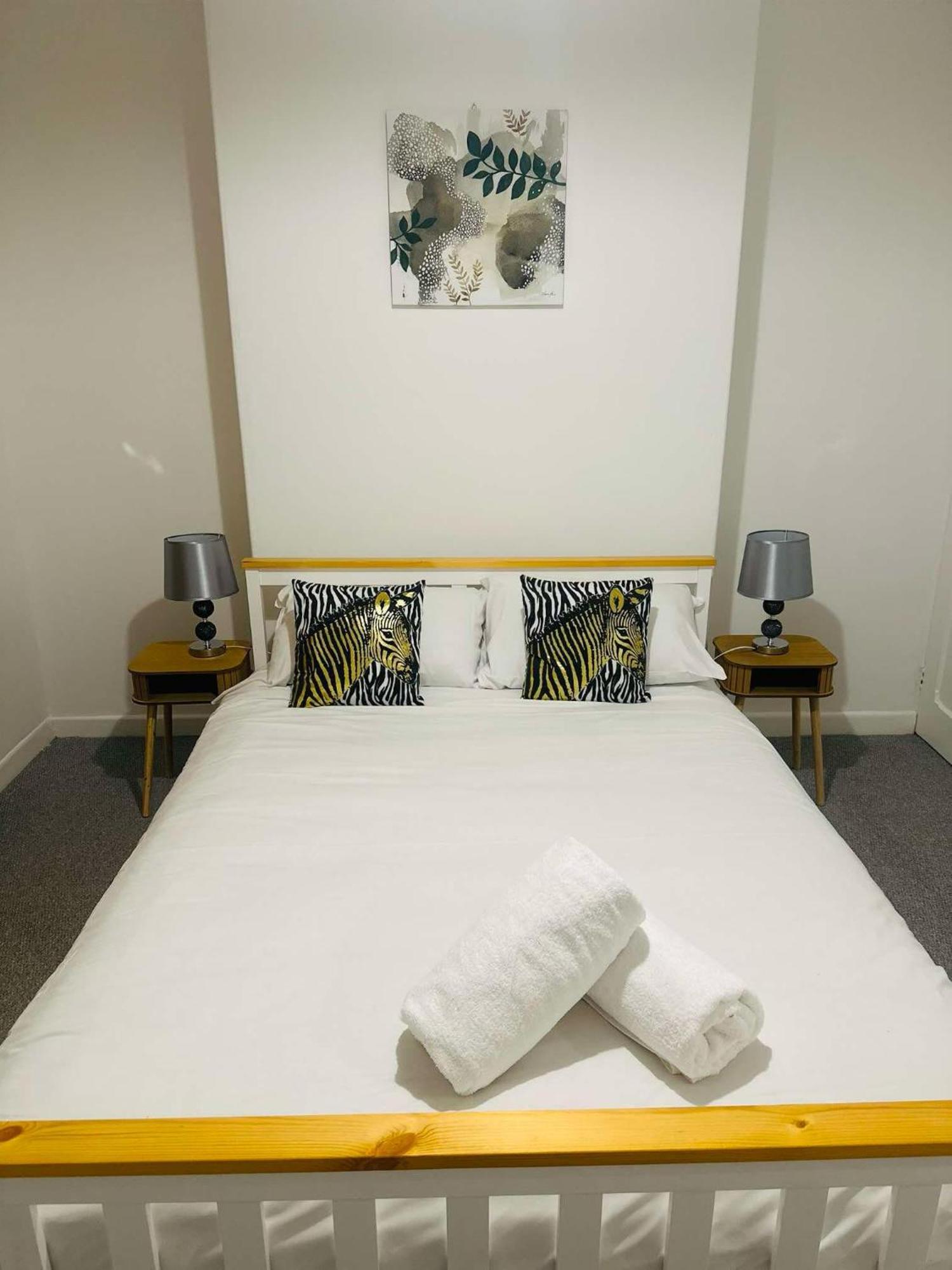 Spacious 2 Bedroom House, Parking And Less Than 10 Mins Walk To Brayford Wharf *