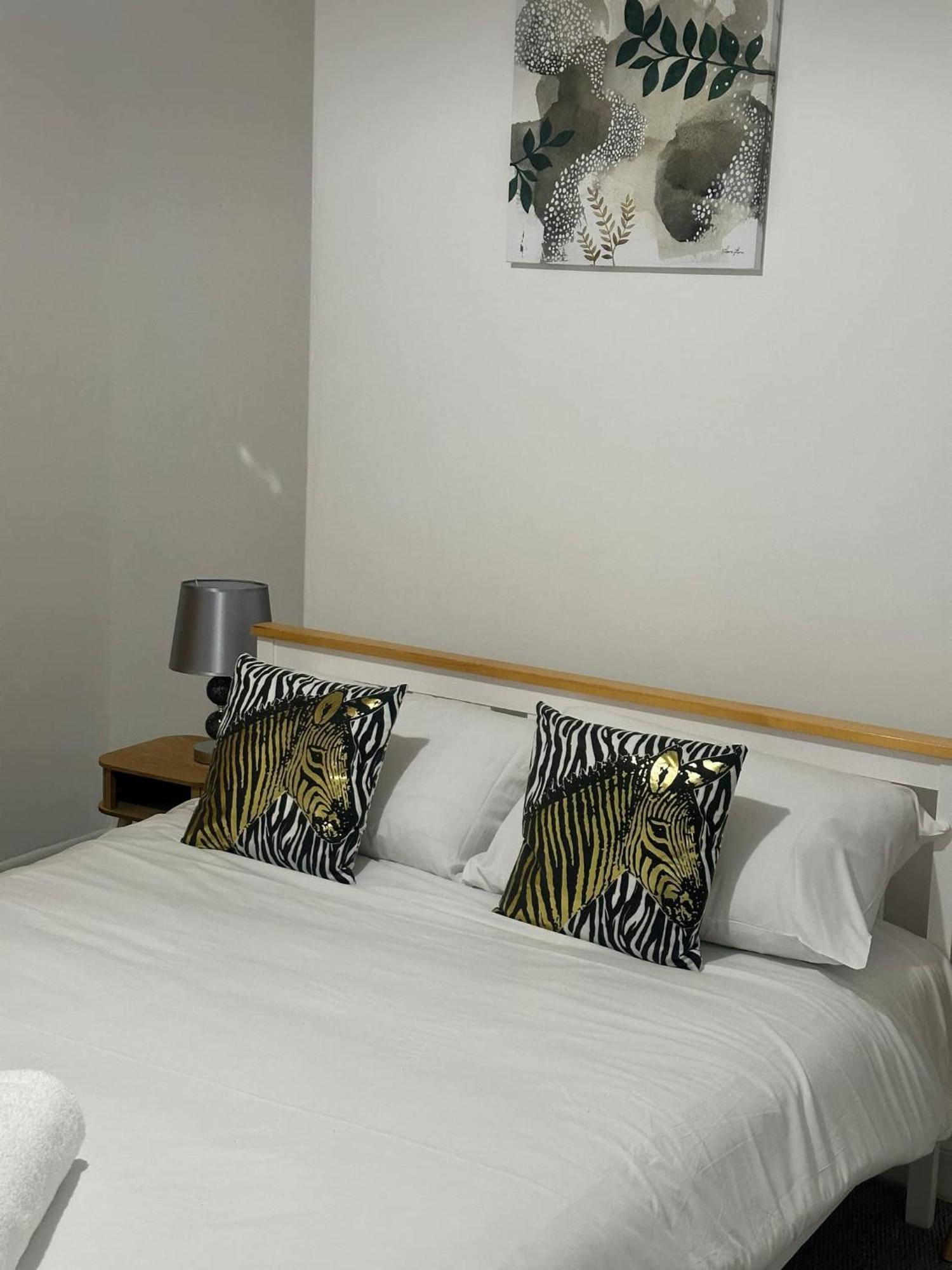 Spacious 2 Bedroom House, Parking And Less Than 10 Mins Walk To Brayford Wharf *