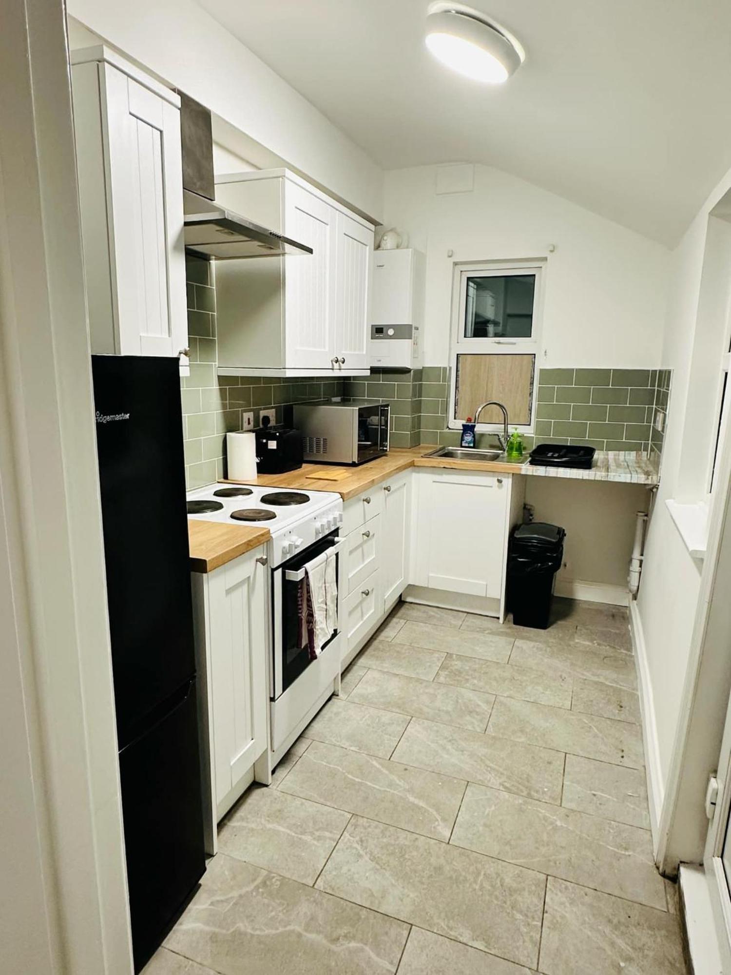 Spacious 2 Bedroom House, Parking And Less Than 10 Mins Walk To Brayford Wharf Apartamento *