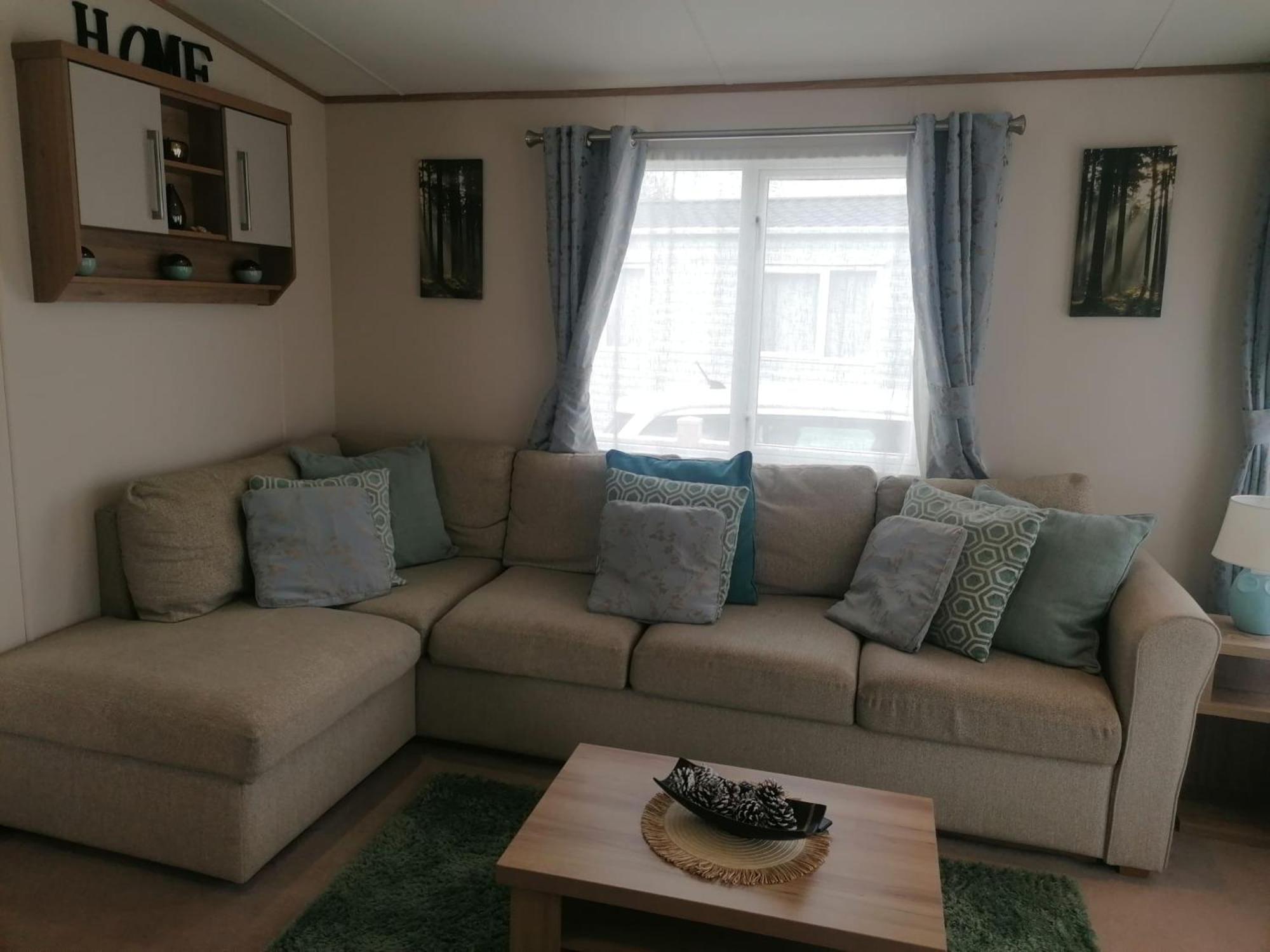 Campsite Luxury Caravan With Hot Tub On Tattershall Lakes Lincoln