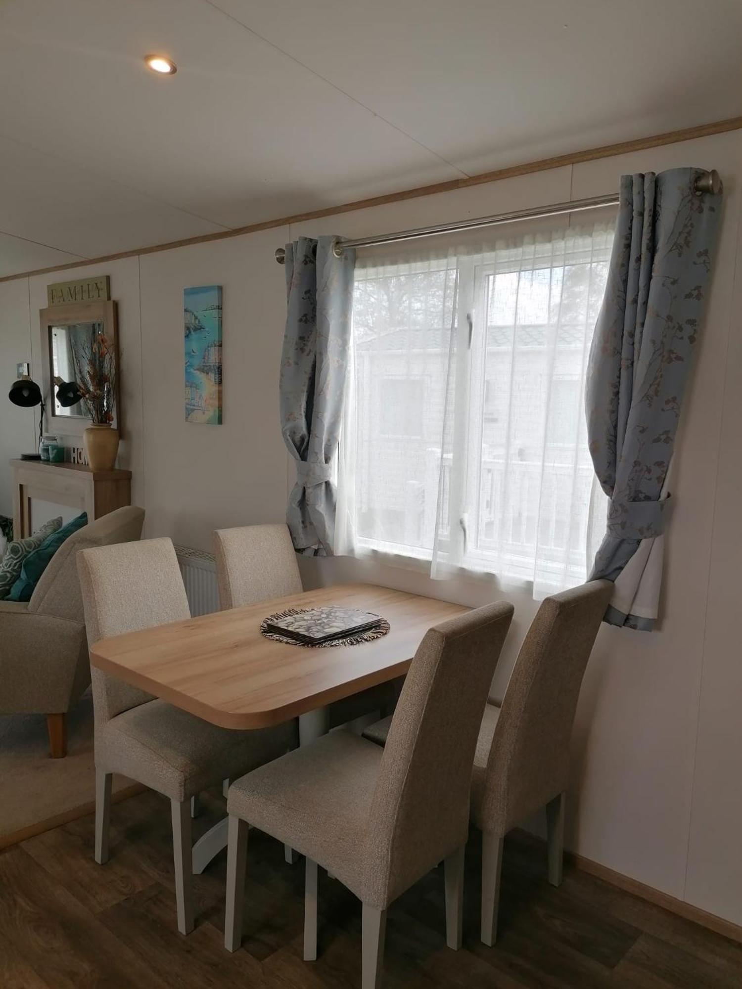 Luxury Caravan With Hot Tub On Tattershall Lakes Campsite