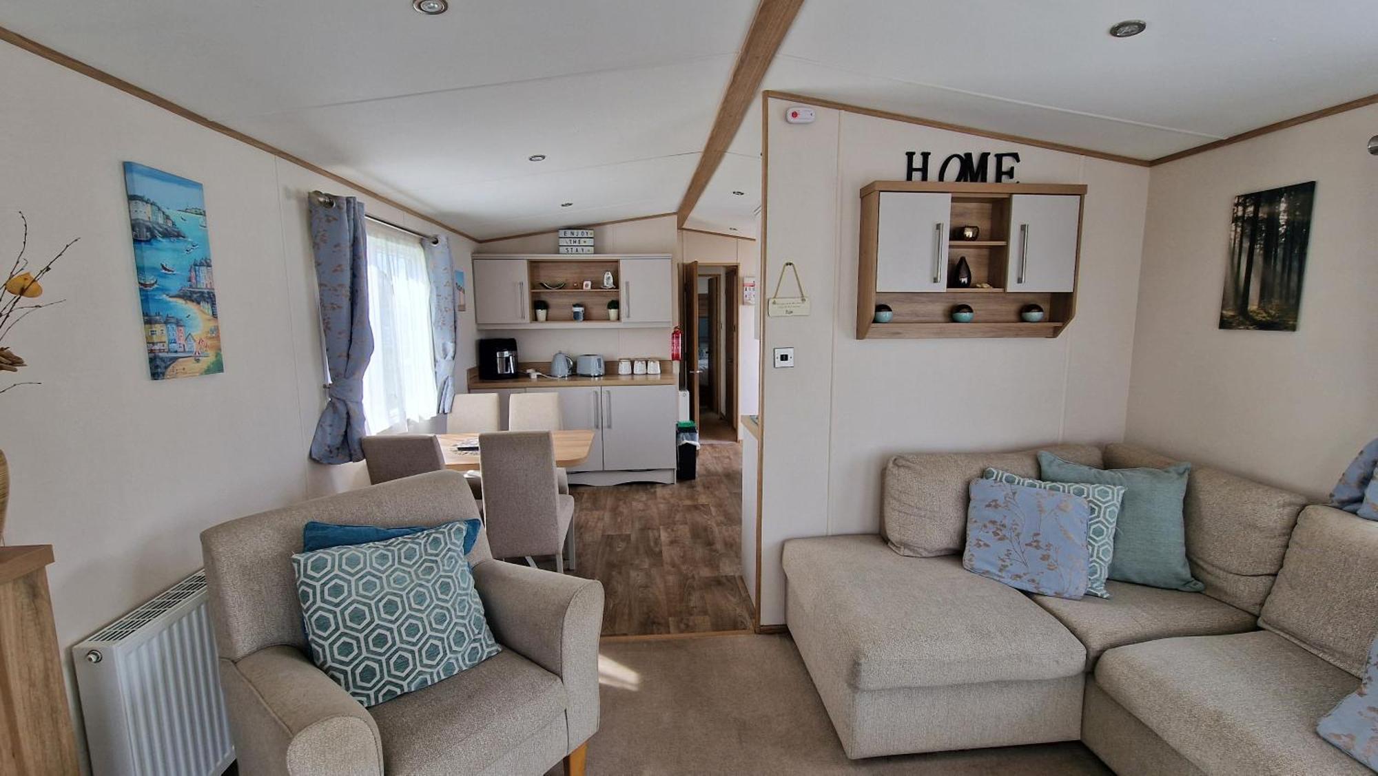 Luxury Caravan With Hot Tub On Tattershall Lakes *