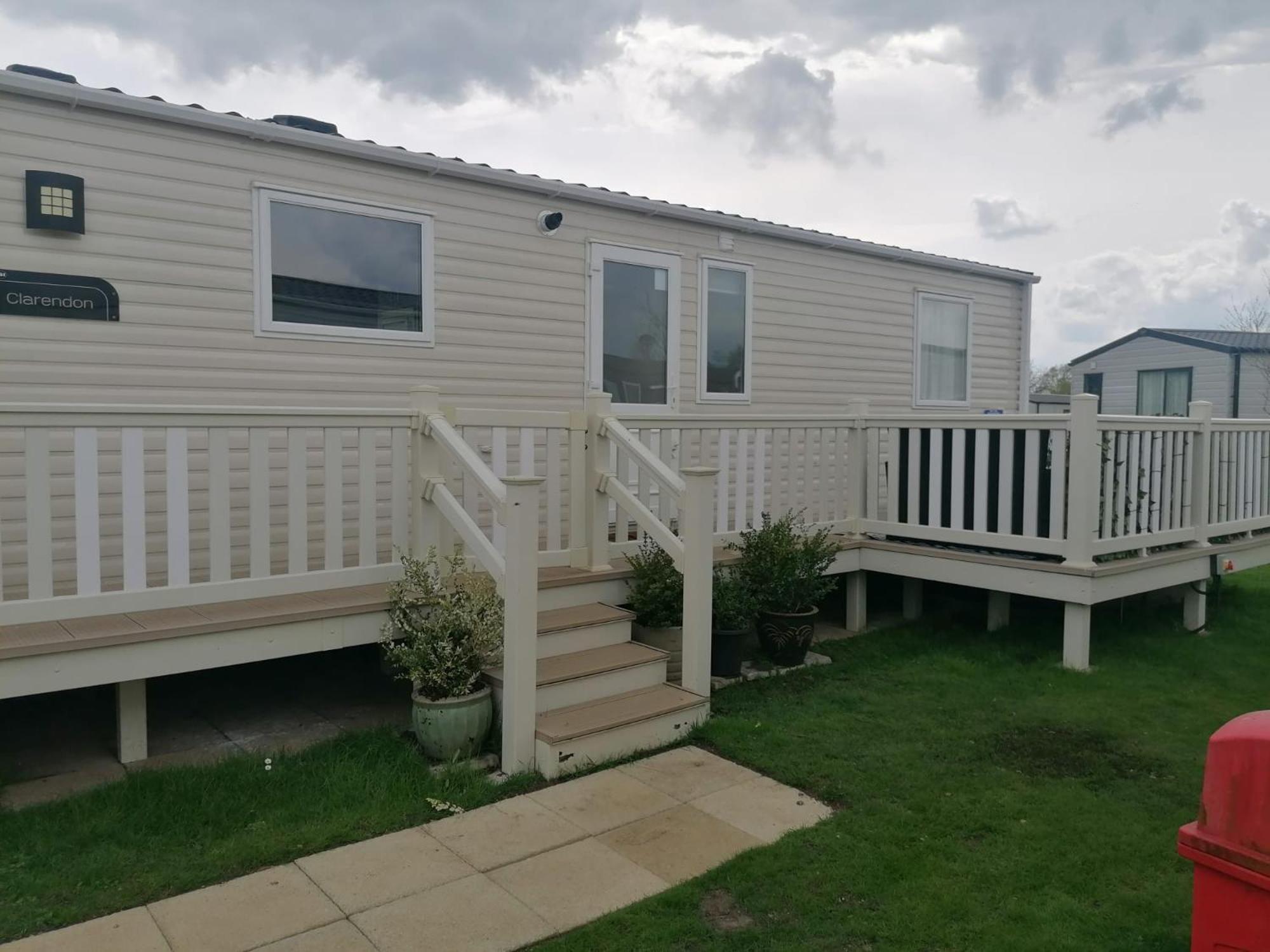 Luxury Caravan With Hot Tub On Tattershall Lakes Campsite