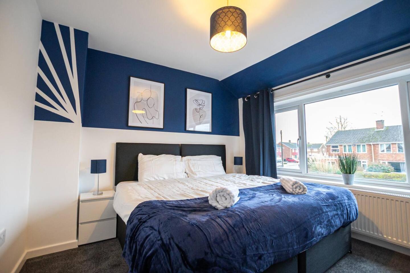 Spacious 4-bed House With Parking Near Centre Lincoln