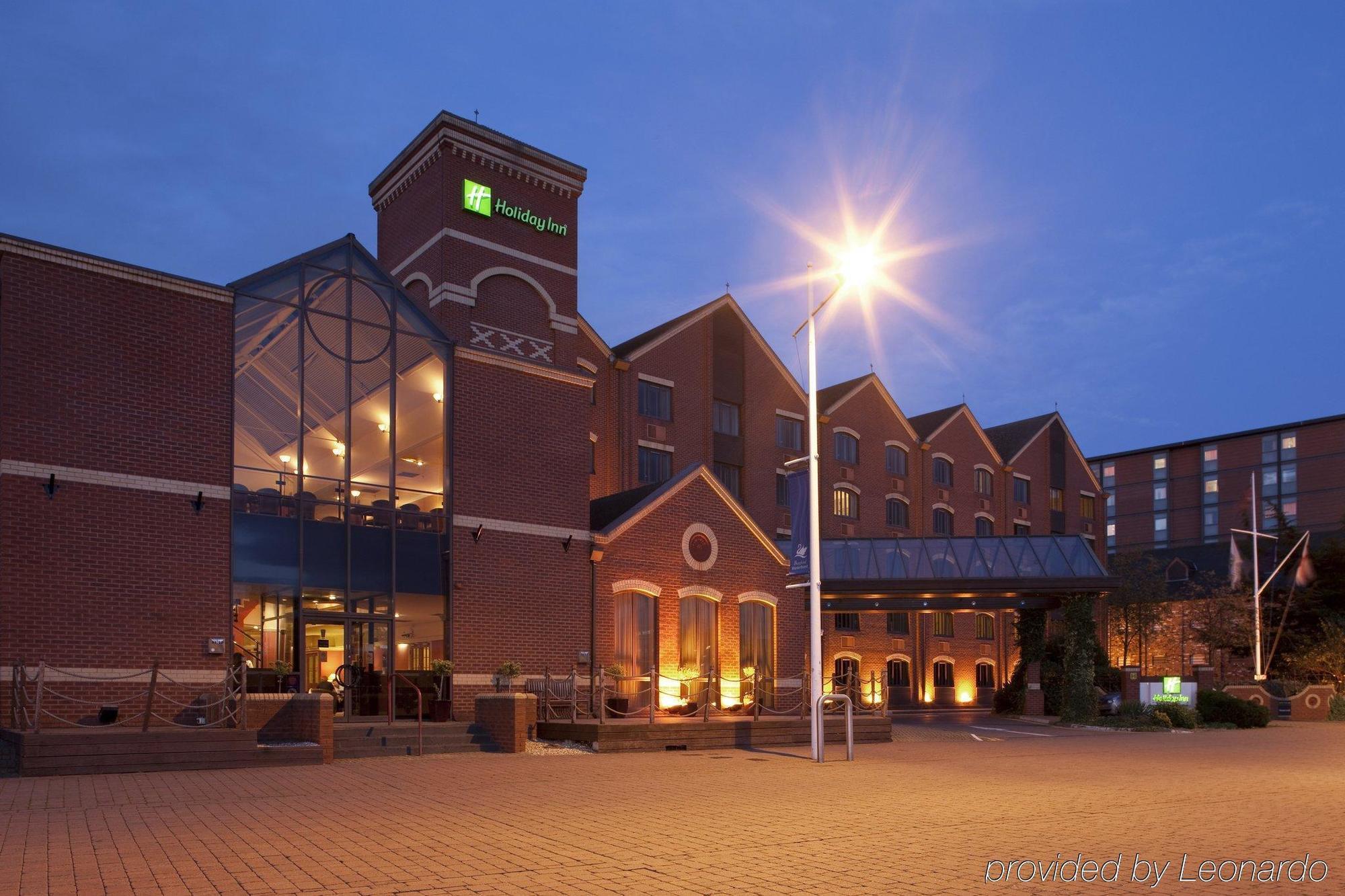 By Ihg Lincoln