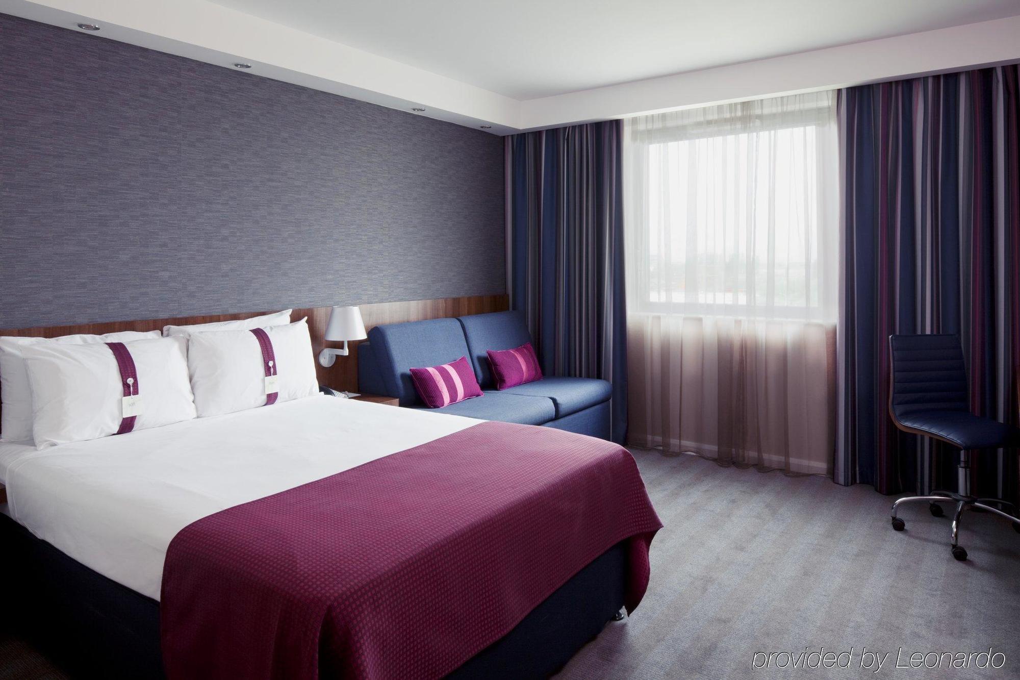 Hotel Express Centre By Ihg 3*
