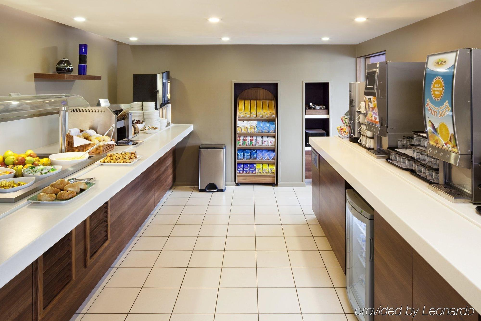 Express Centre By Ihg Hotel 3*