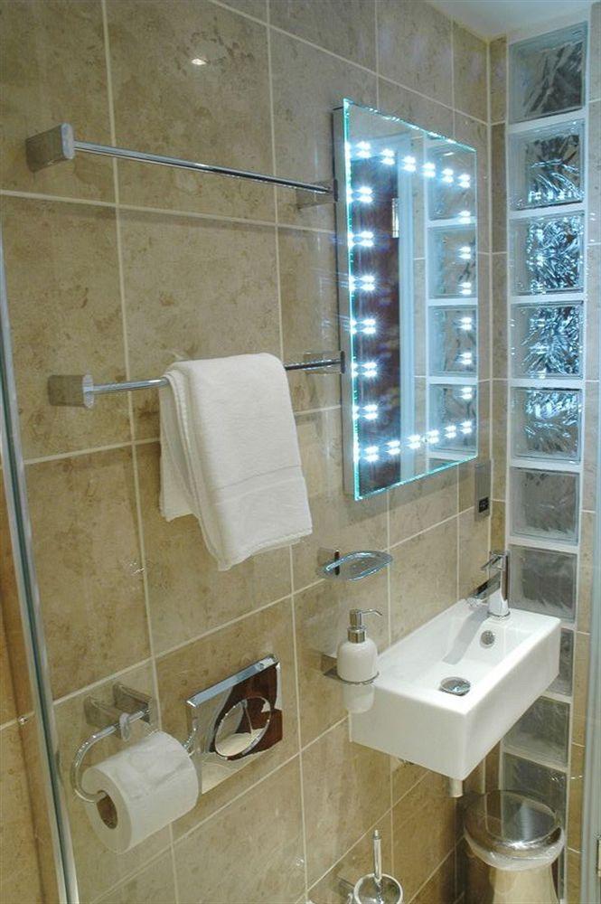 Tennyson Court Hotel