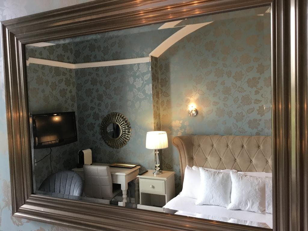 Hillcrest Hotel