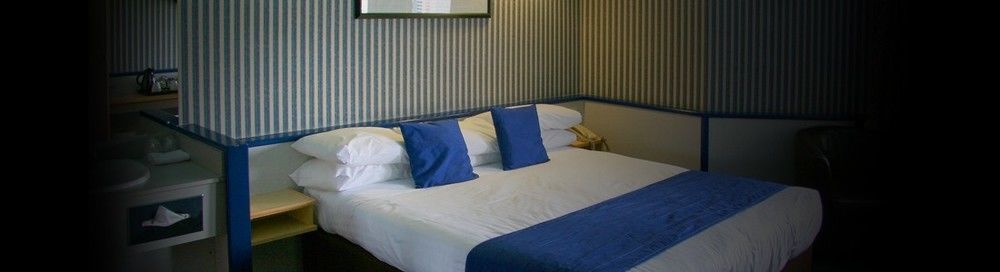 Damon's Hotel Lincoln