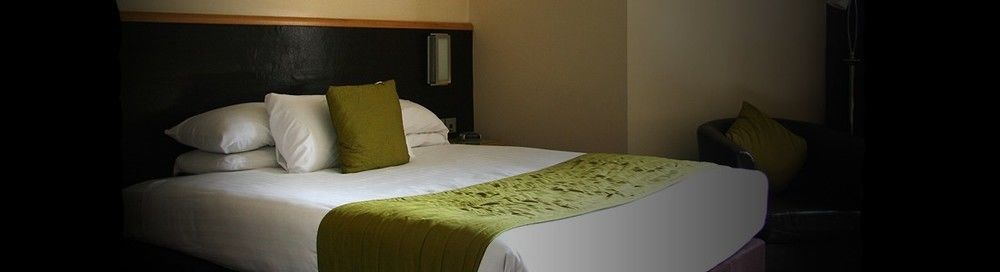 Damon's Hotel