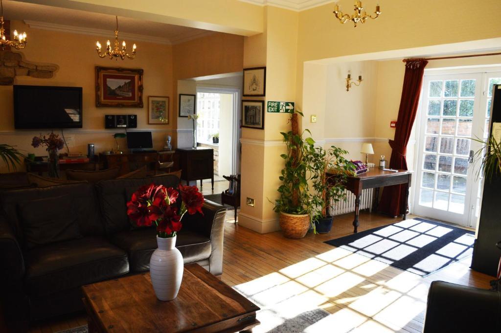 Hotel Bail House 3*