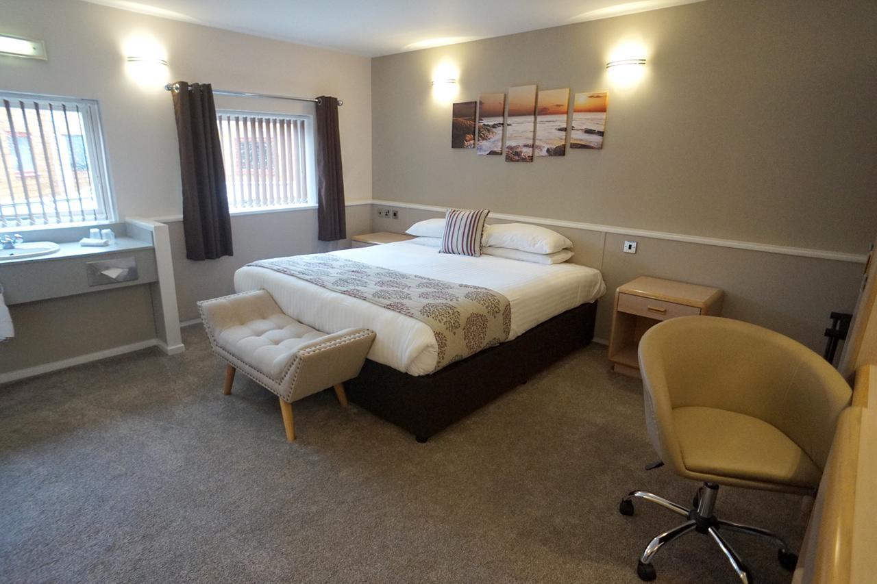 Damon's Hotel 4*