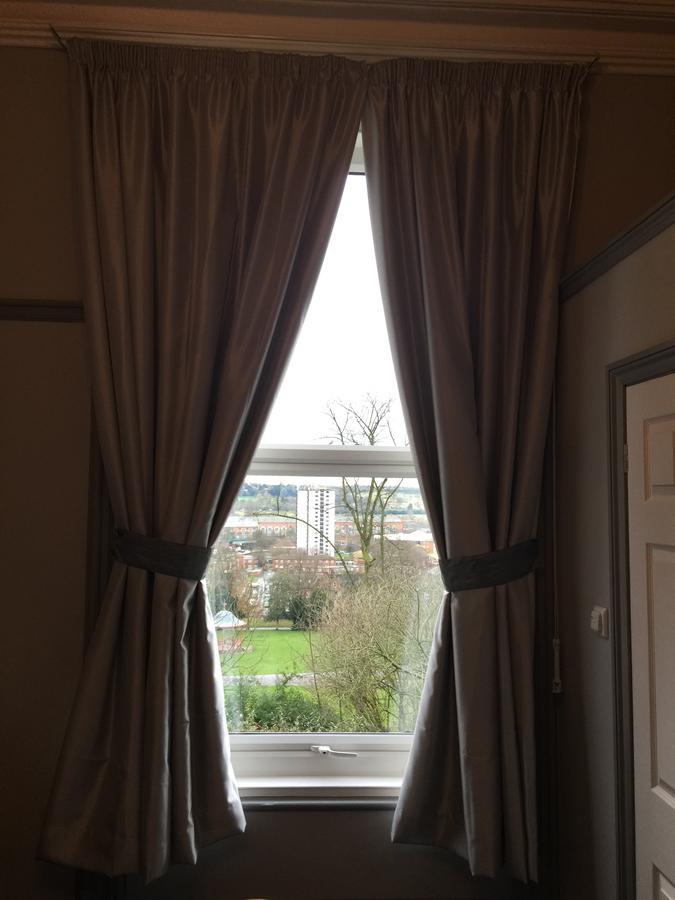 Hotel Hillcrest 2*