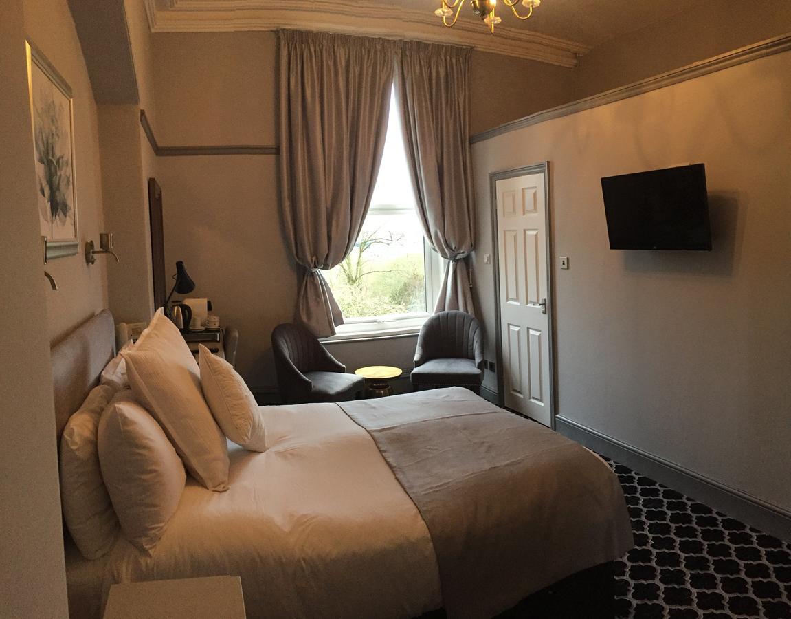 Hillcrest Hotel 2*