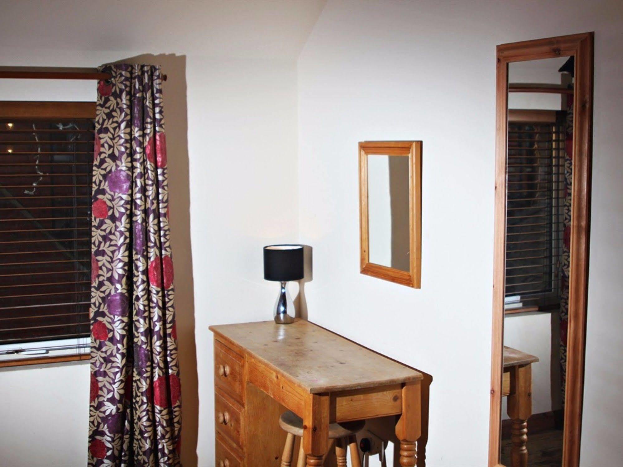 Tennyson Court 3*