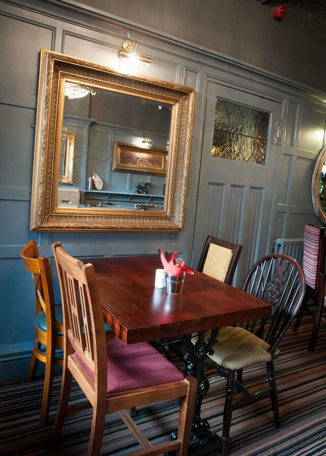 Huckleberrys Bar And Grill Hotel 3*