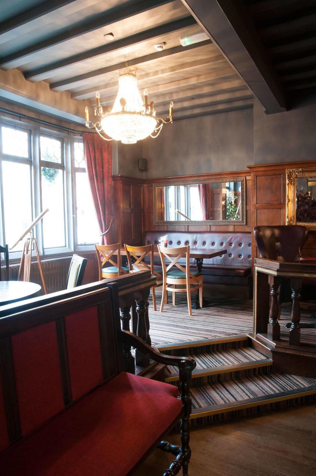 Huckleberrys Bar And Grill Hotel 3*