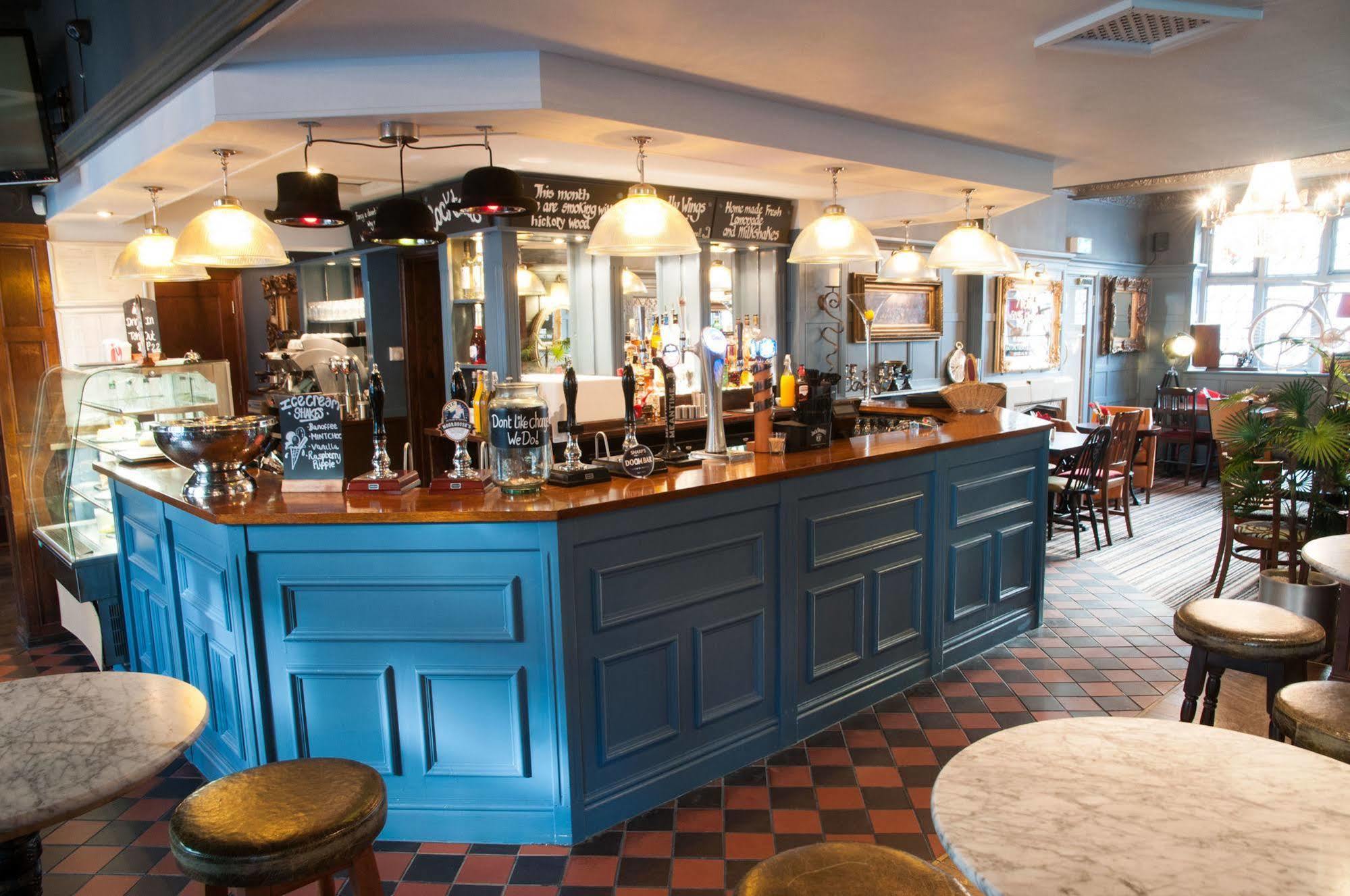 Hotel Huckleberrys Bar And Grill Lincoln