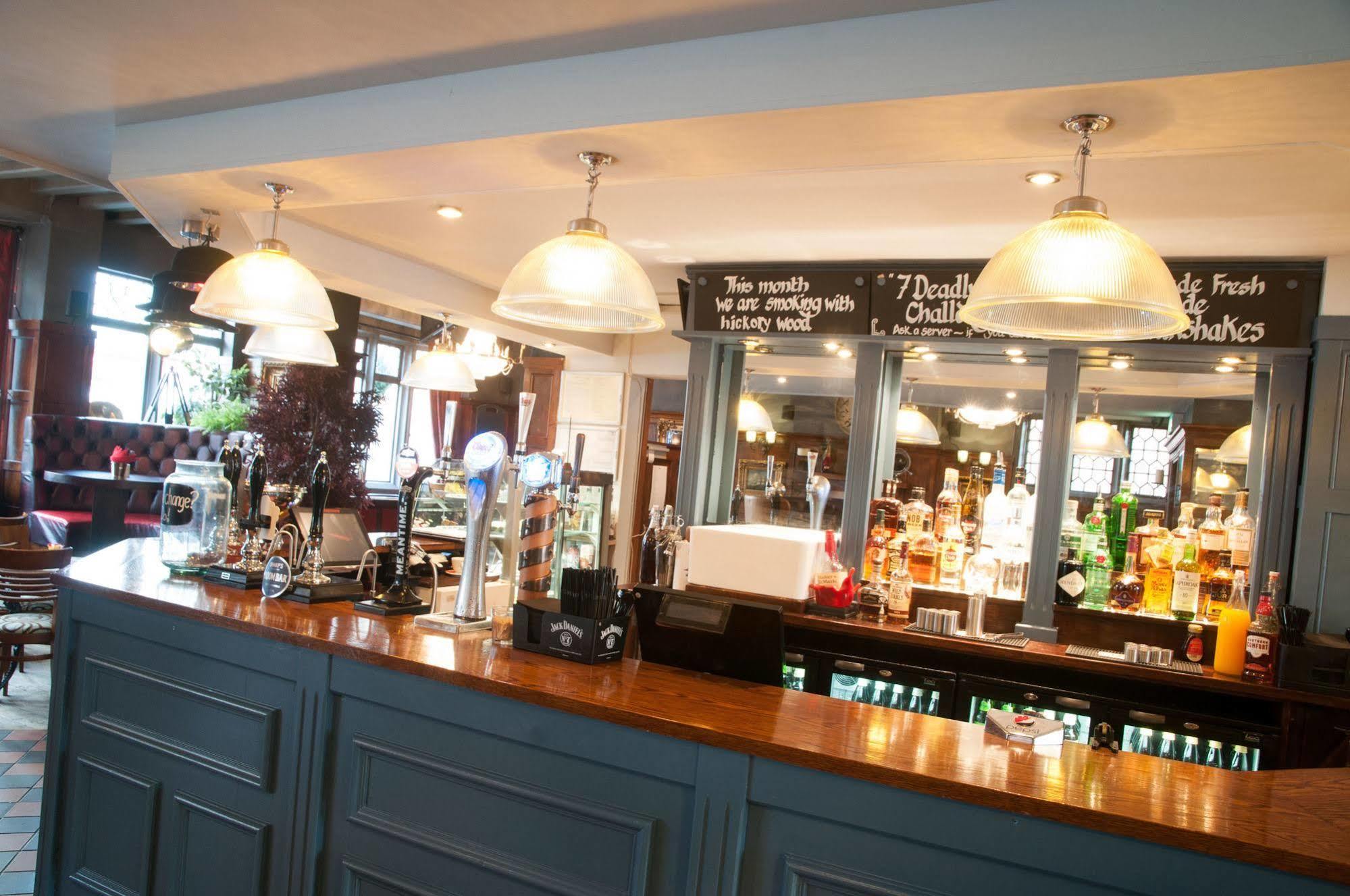 Huckleberrys Bar And Grill Lincoln