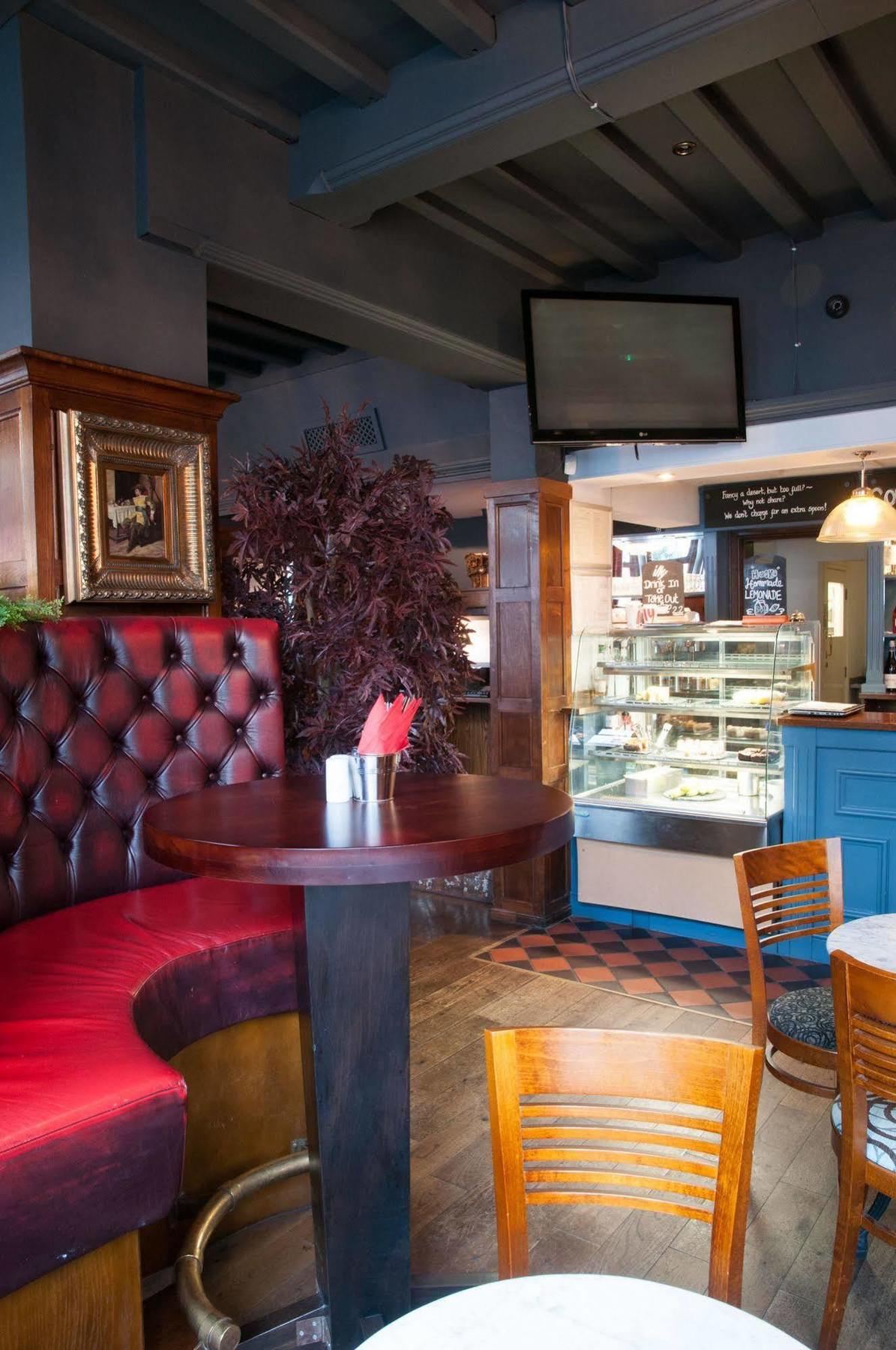 Huckleberrys Bar And Grill Lincoln