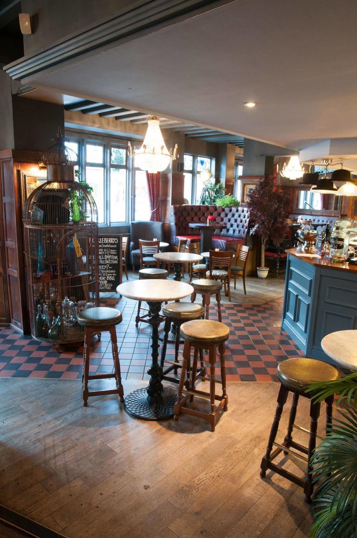 Huckleberrys Bar And Grill 3*