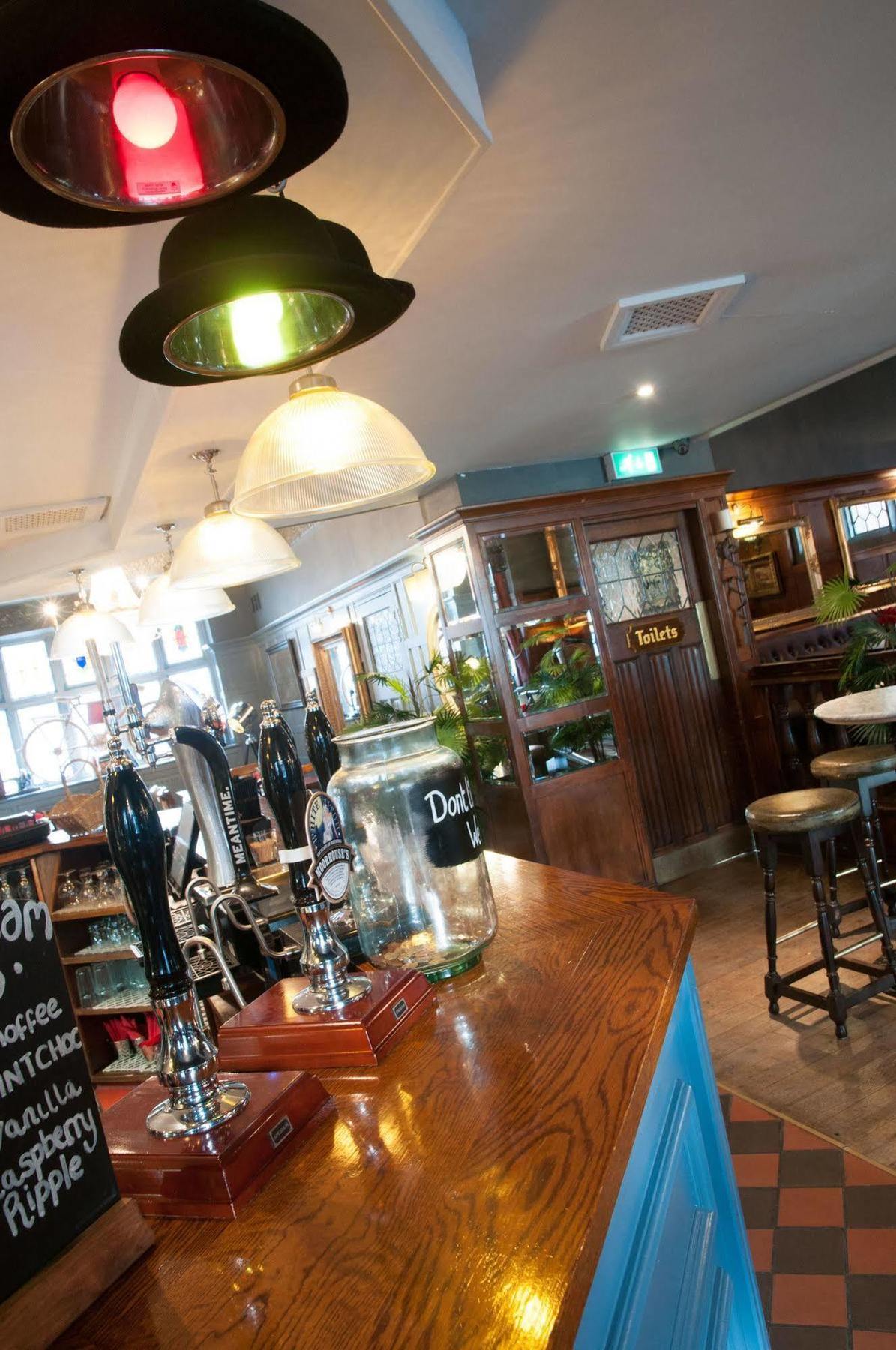 Huckleberrys Bar And Grill Hotel Lincoln