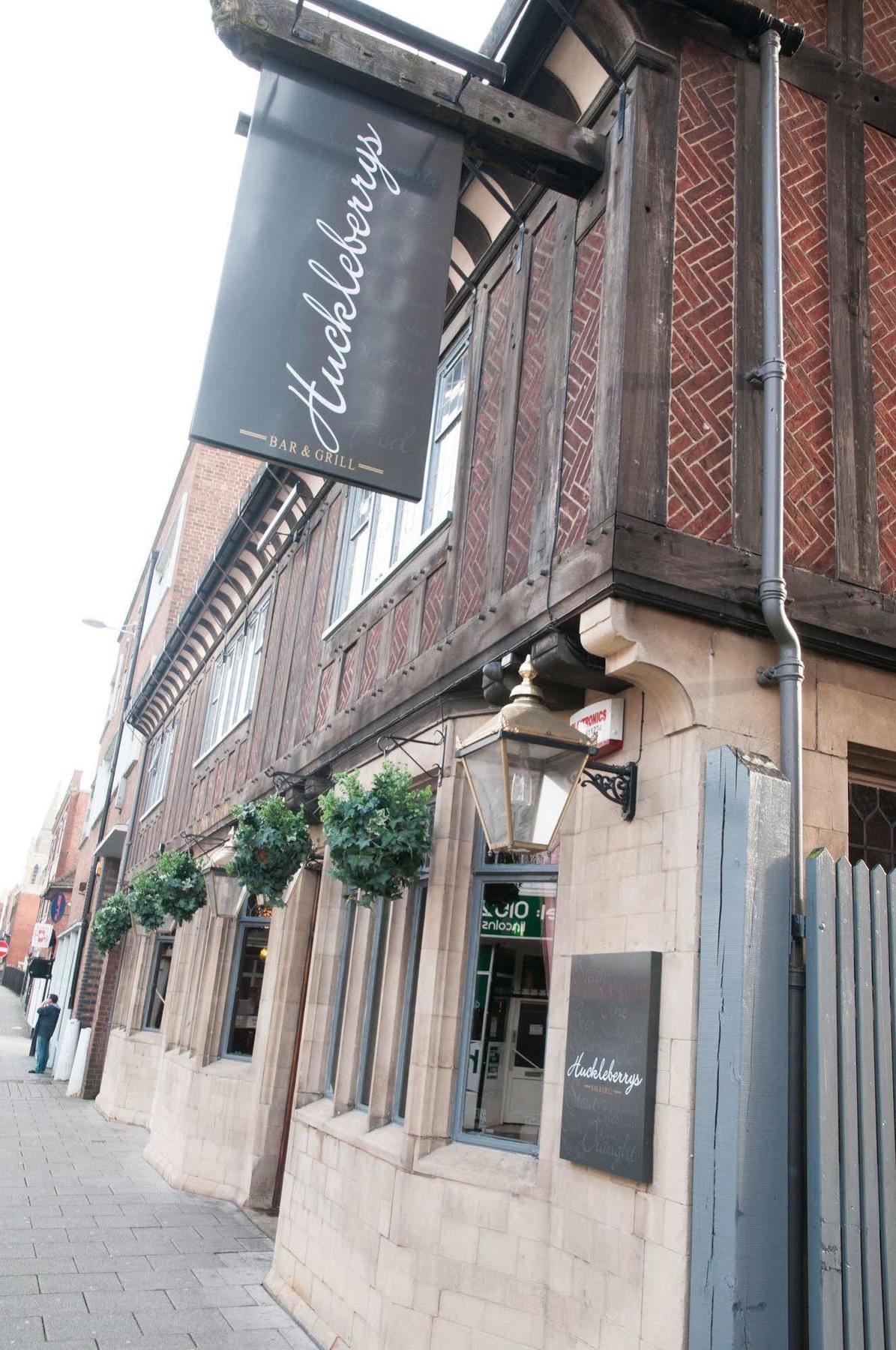 Hotel Huckleberrys Bar And Grill Lincoln
