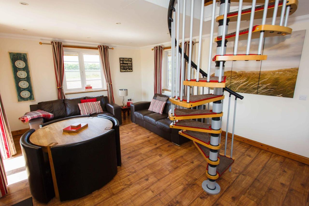 Holiday home Retreat With Private Hot Tub
