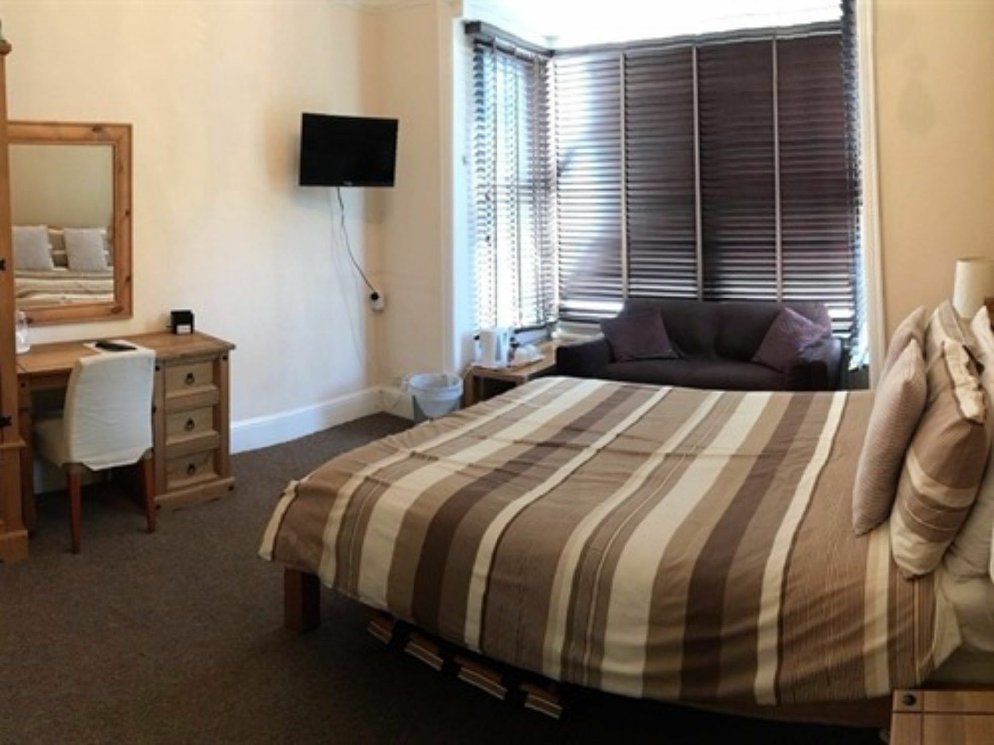 Tennyson 4* Lincoln