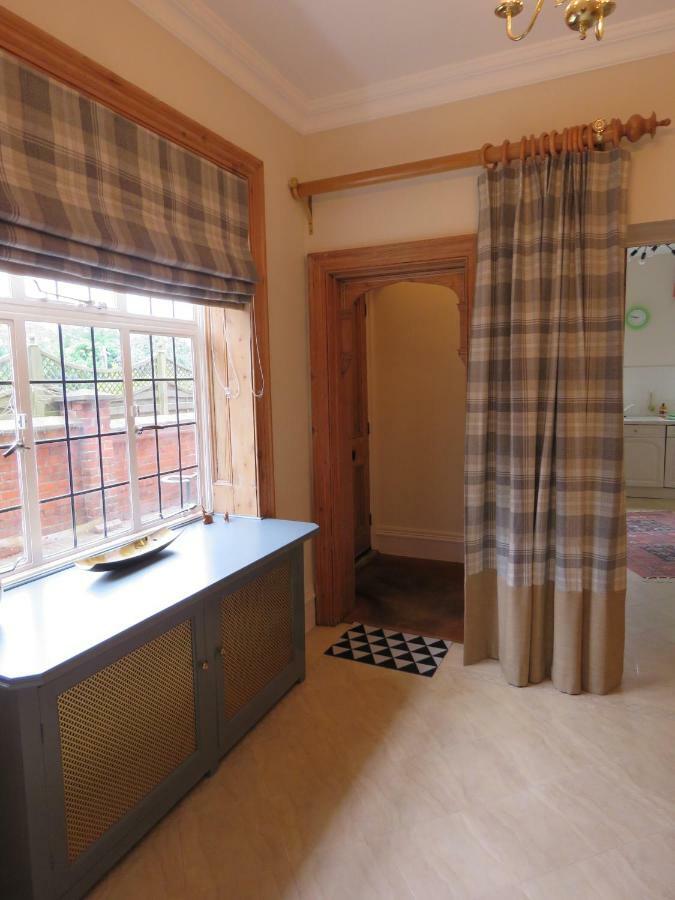 5 The Apartment *